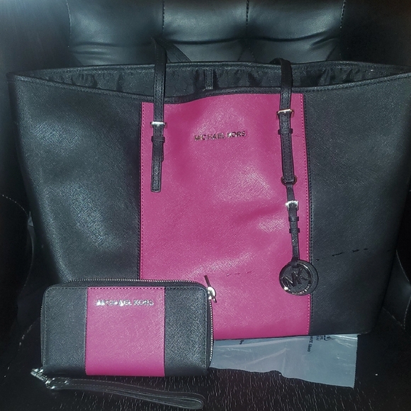 Michael Kors Black and Pink Tote with Wallet... - Picture 1 of 15